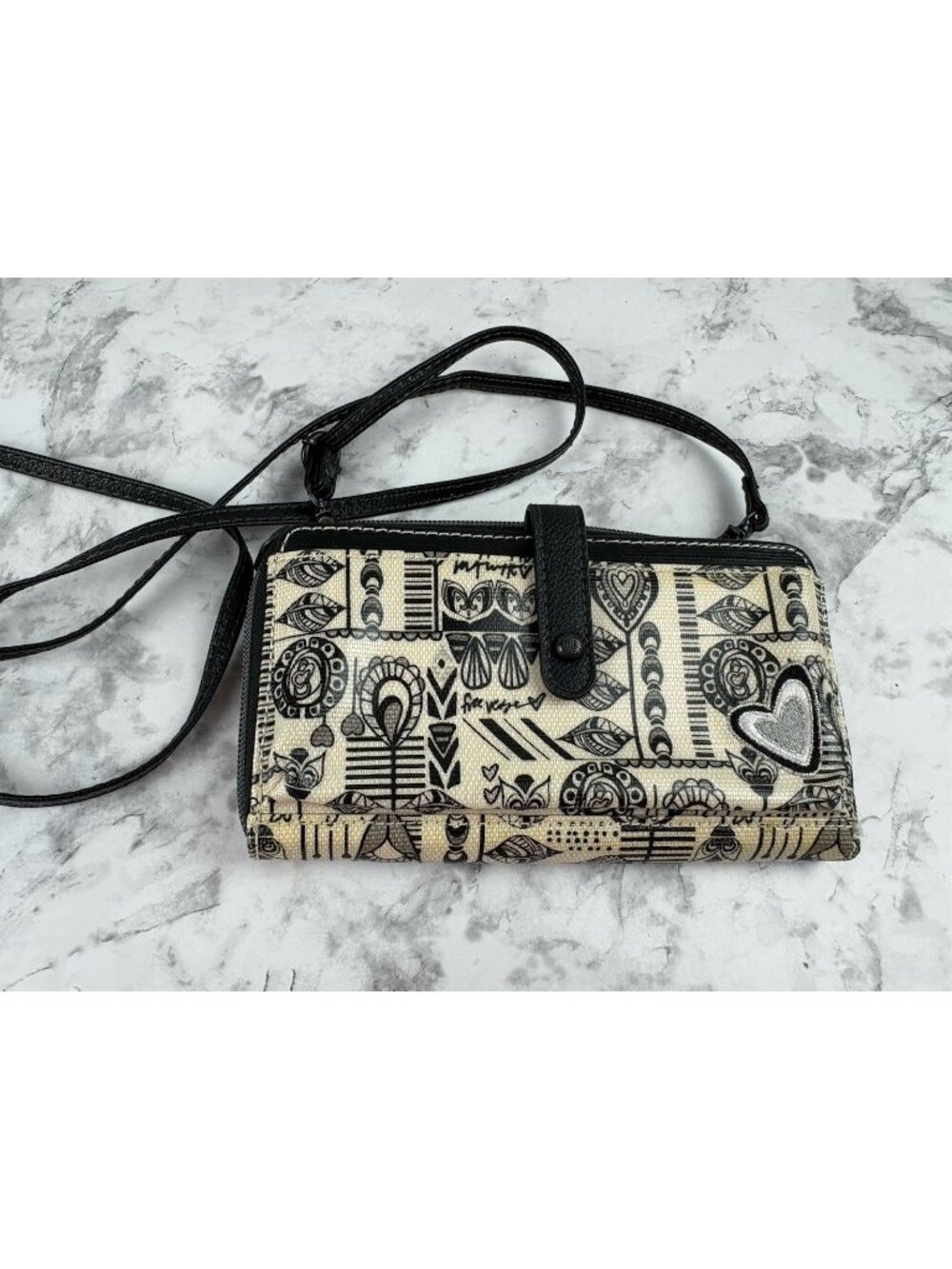 *SAKROOTS Artist Circle Crossbody Wallet Purse Black & White Optic Dream Song